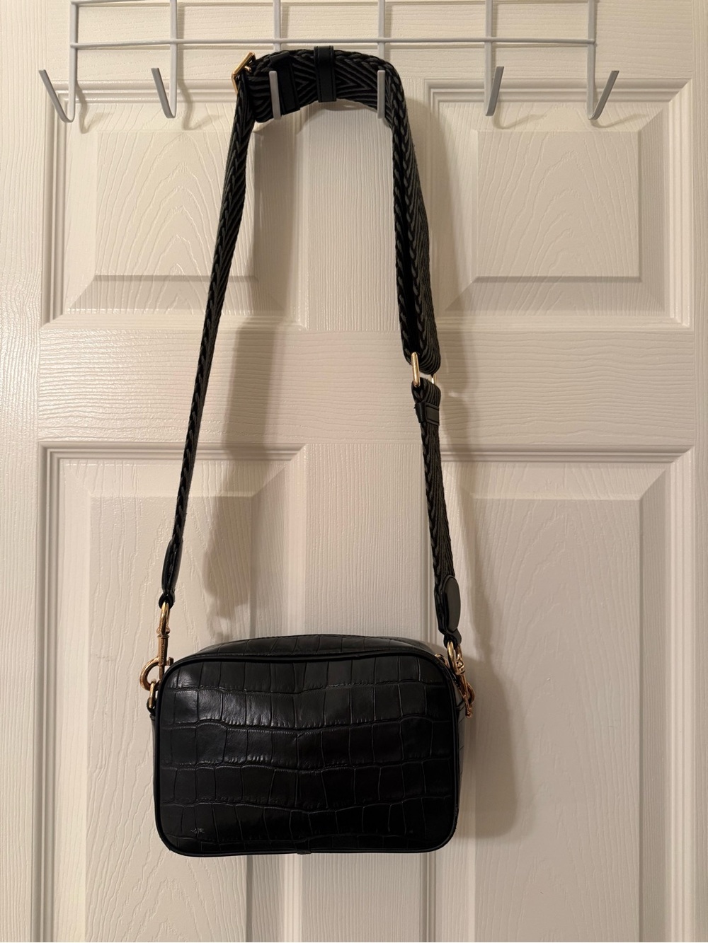 Marc Jacobs Black Croc-Embossed Camera Crossbody with Gold Hardware - Picture 5 of 9